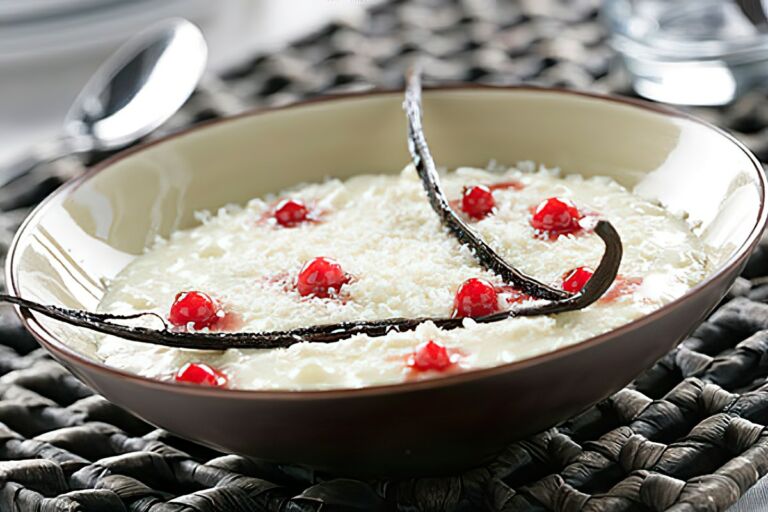 Foto de Risotto sucré au chocolat blanc, à la vanille et aux groseilles