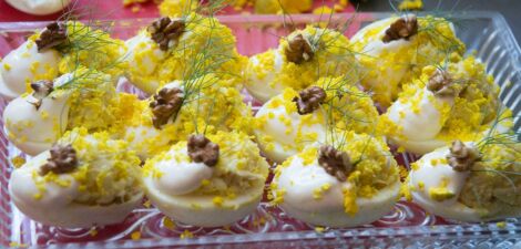 Les œufs farcis de riz à la mayonnaise