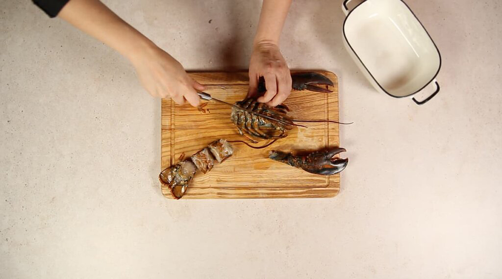 Recette de riz au homard de grand-mère. Étape 1 : Nettoyer le homard 