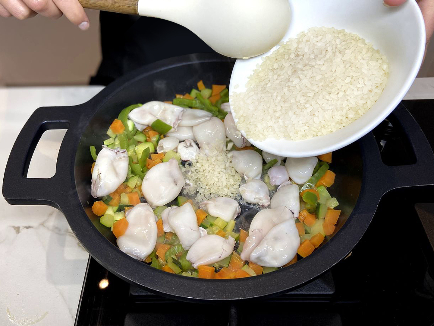 Recette paella mixte. Étape 1 : Faire bouillir de l’eau 