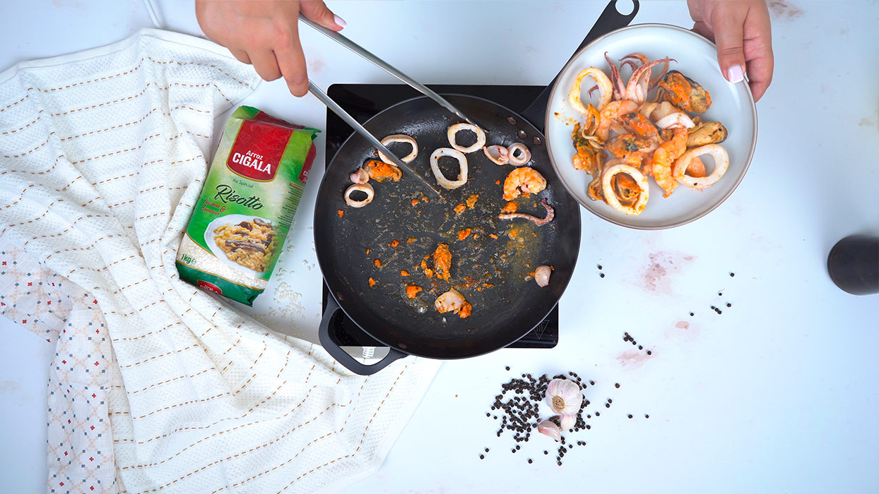 Risotto Fruits de Mer : assaisonnement des fruits de mer et mettre de côté