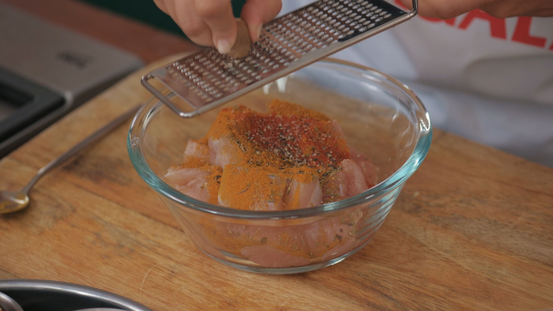 Butter chicken :préparer la marinade