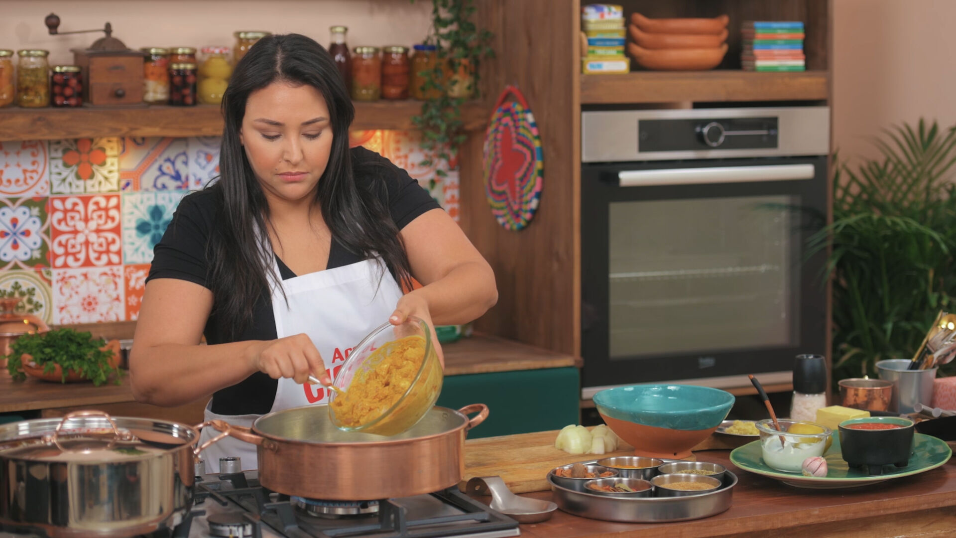 Butter chicken :revenir le poulet mariné