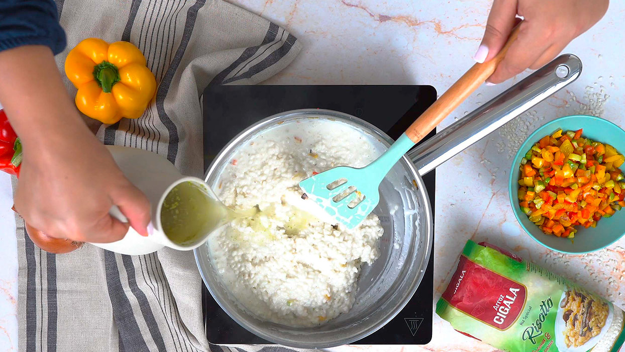 Risotto lait de coco : Cuisson du risotto ajout du bouillon