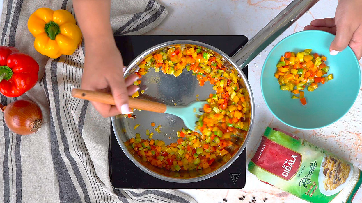 Risotto lait de coco préparation des légumes mettre les légumes cuits de côté