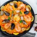 présentation d'un Paella de fruits de mer avec l'emballage du riz arroz cigala rond