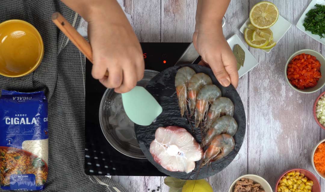 Salade de Riz aux Fruits de Mer: Préparation des Fruits de Mer