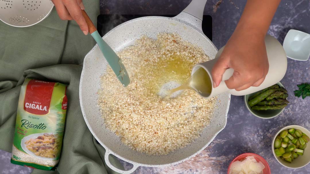 asparagus risotto: Ajout de bouillon