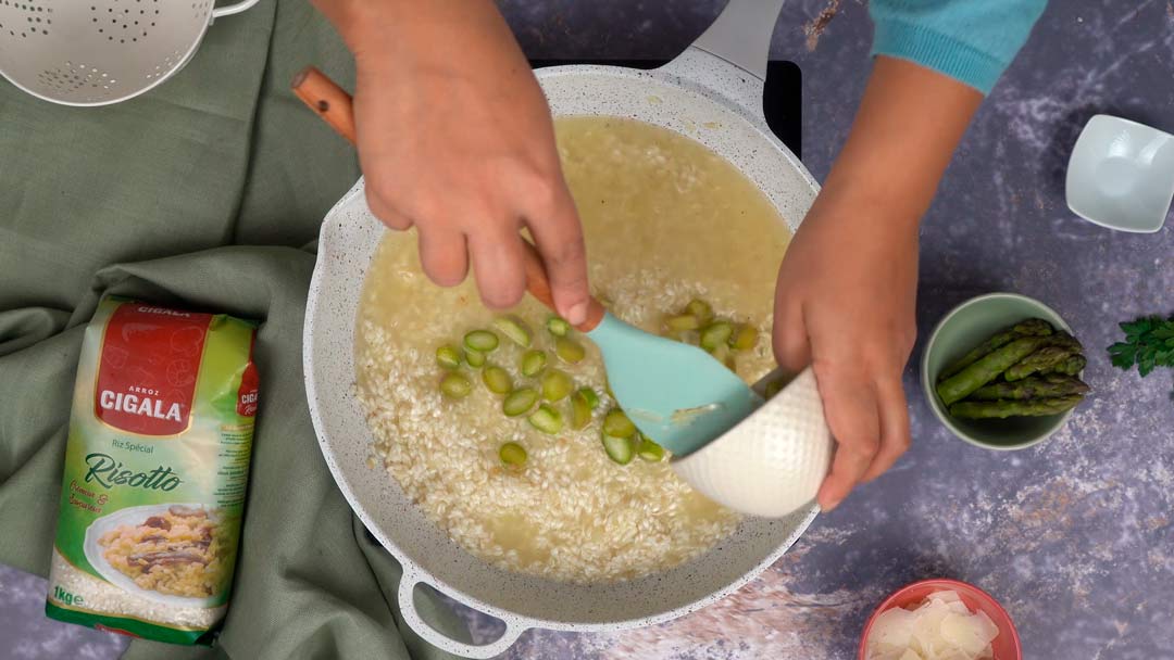 asparagus risotto: Ajout des asperges