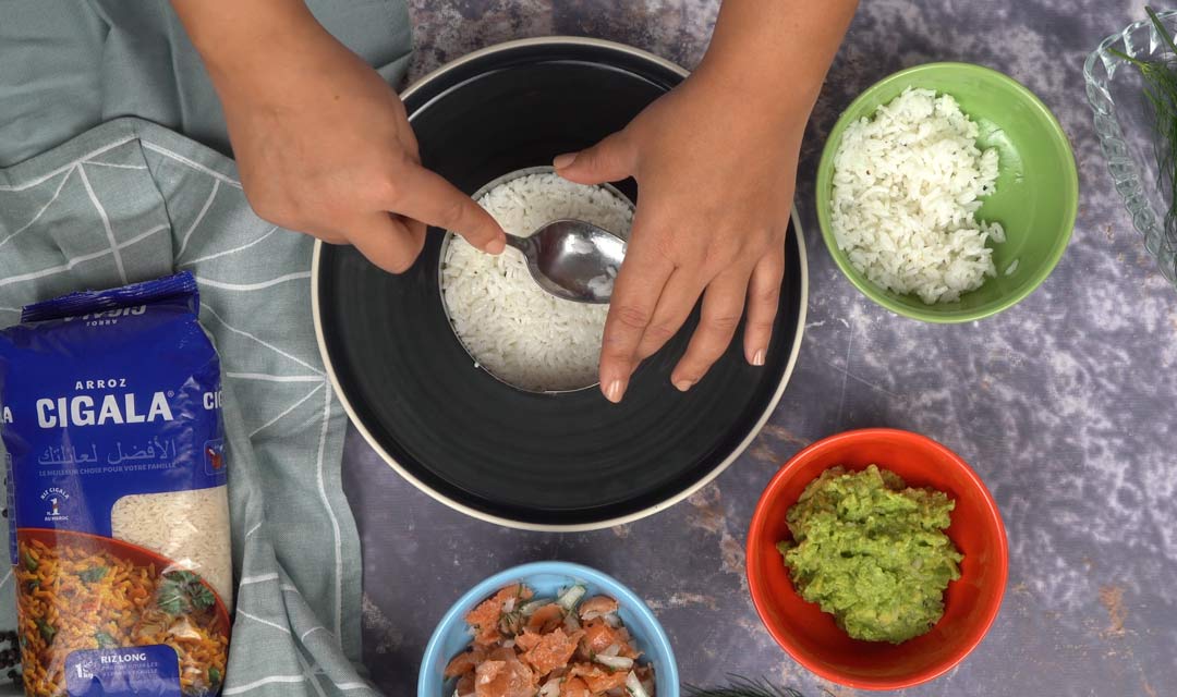 تارتار الأرز السلمون الأفوكادو: تحضير الأرز