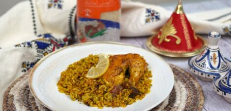 Poulet farci au riz pour repas de fête