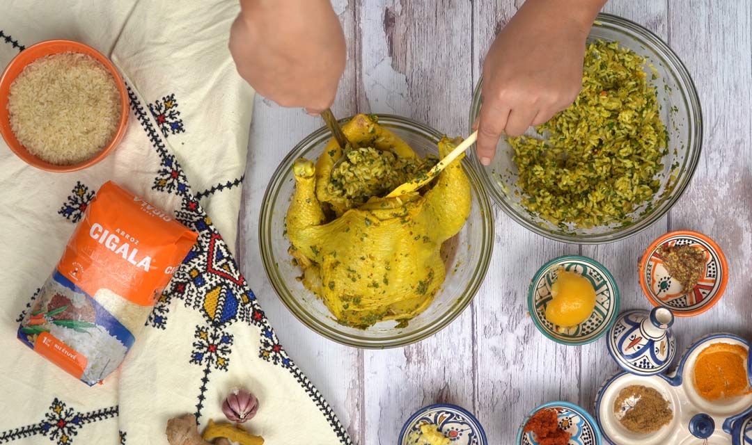 Poulet farcis au riz: Remplissage du poulet avec le riz et les légumes