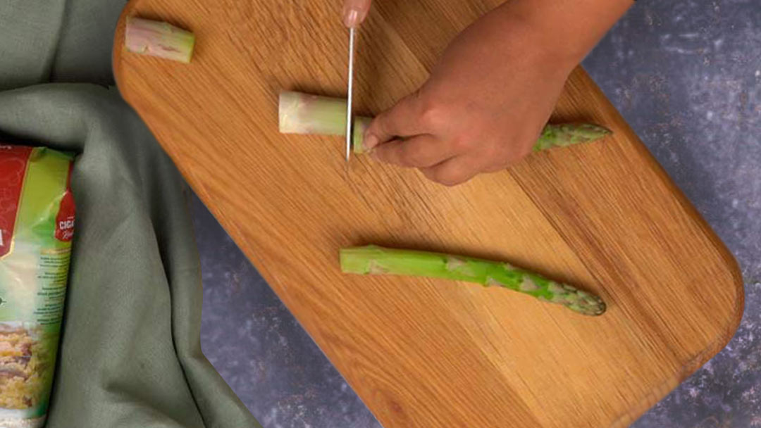 asparagus risotto: Préparation des asperges