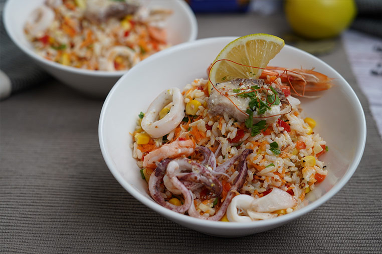 salade de riz aux fruits de mer pour mesurer le taux de carbohydrate riz