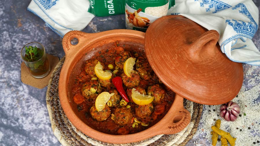 tajine de boulettes de sardines: Cuisson des boulettes dans le tajine