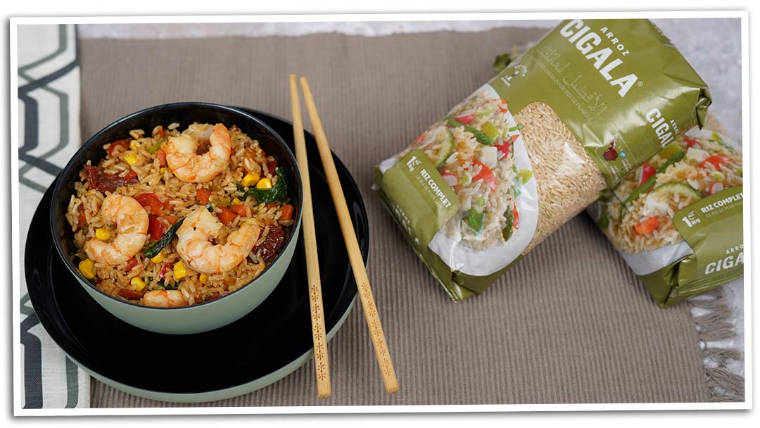 riz thai: Ajout des crevettes et maïs