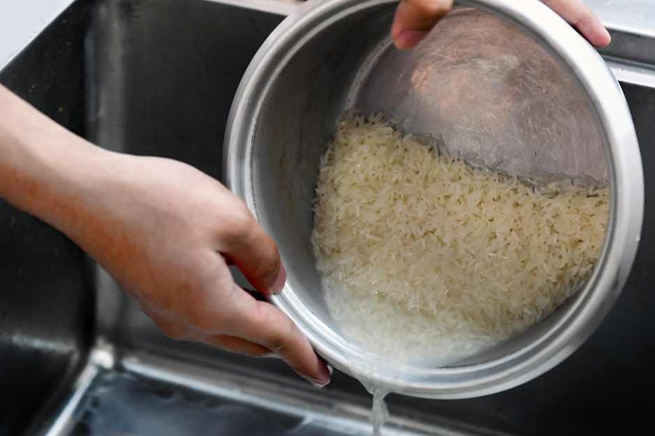 غسل الأرز قبل الطبخ