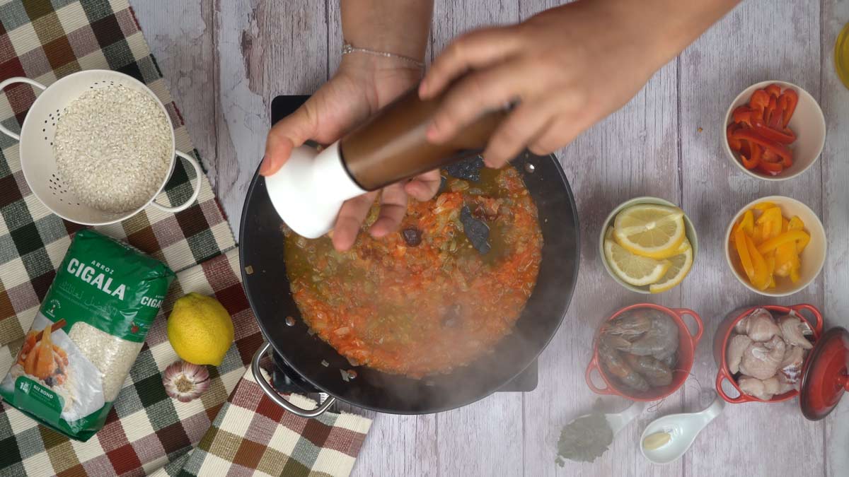 paella di pesce: Assaisonnement du sofrito