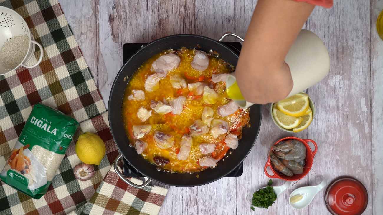 paella di pesce: Inclusion du bouillon