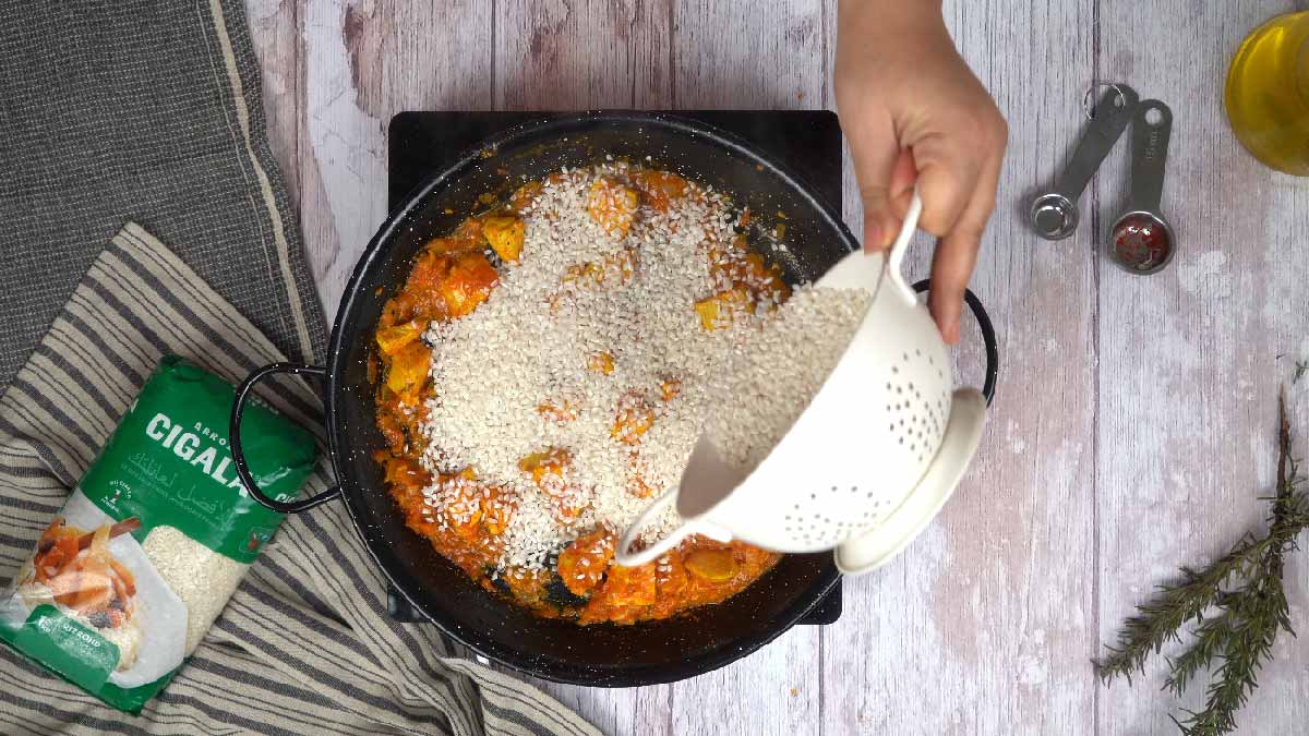 recette paella poulet: Ajout du riz