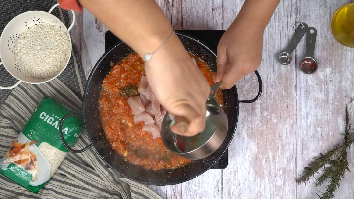 recette paella poulet: Incorporation du poulet