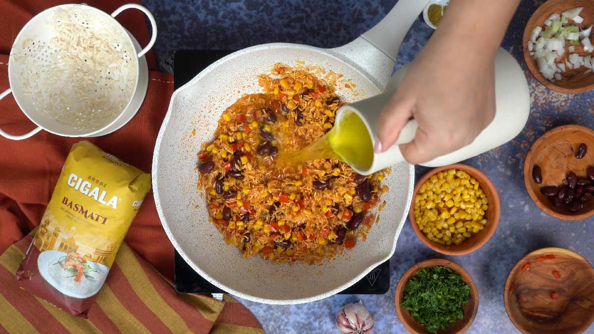 recette riz haricots rouges mexicaine: Ajout du bouillon de légumes