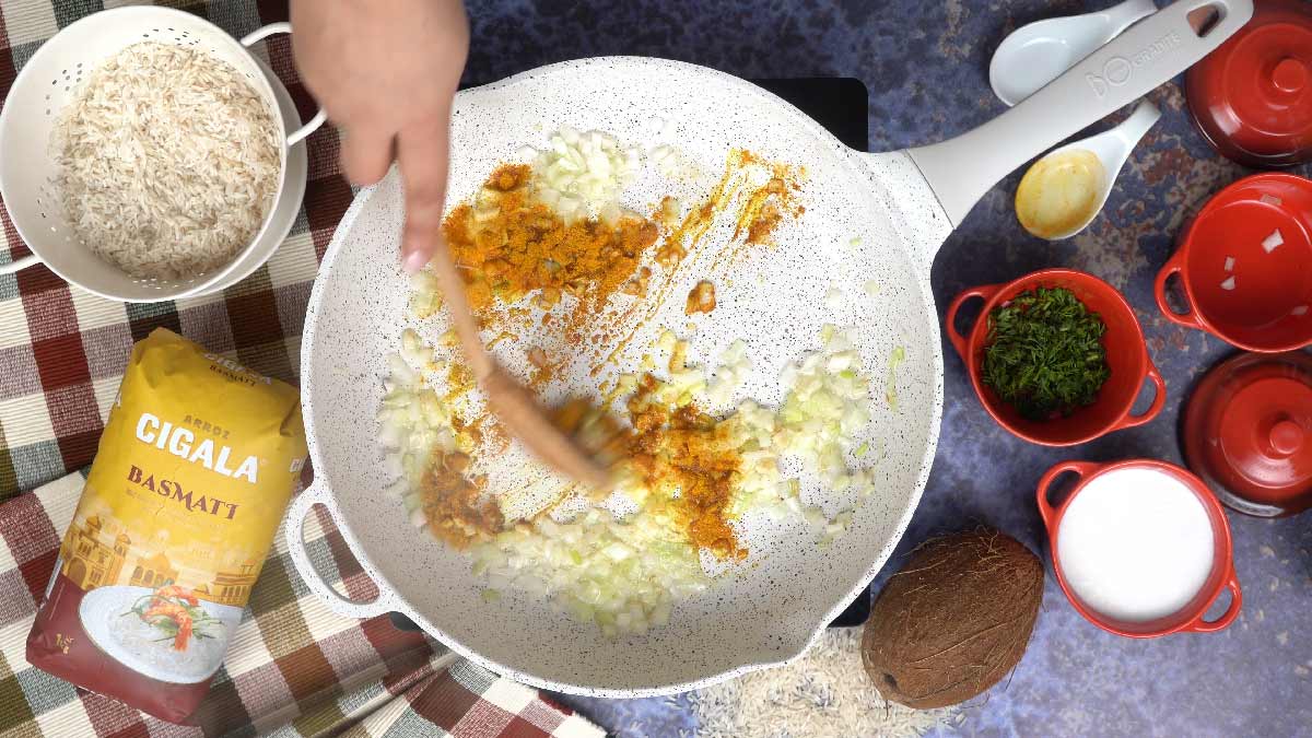 recette riz lait de coco curry: Ajout du curry
