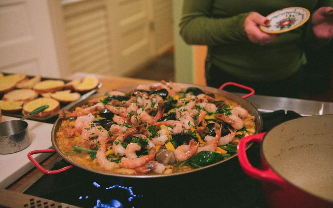 كم من الوقت يستغرق طهي الأرز في البايلا؟ الدليل الأساسي