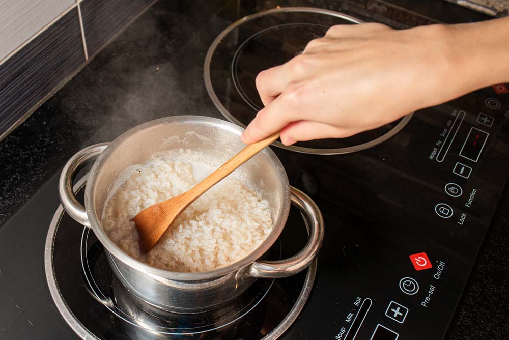 Riz trop cuit : astuces et recettes pour le sauver
