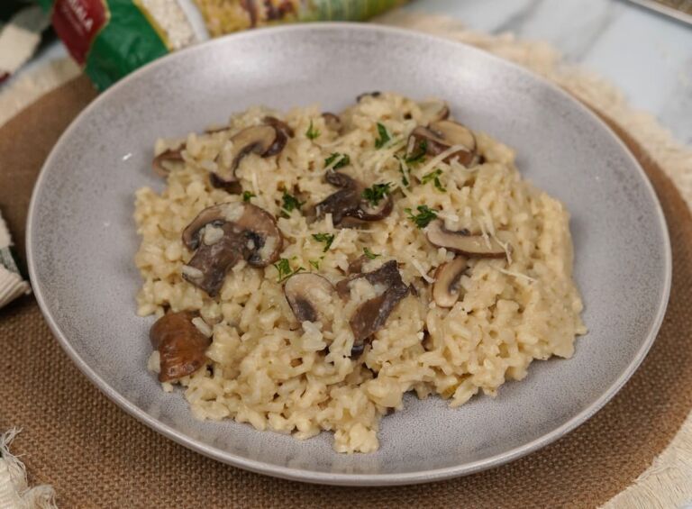 Foto de Risotto aux champignons: Un délice Italien
