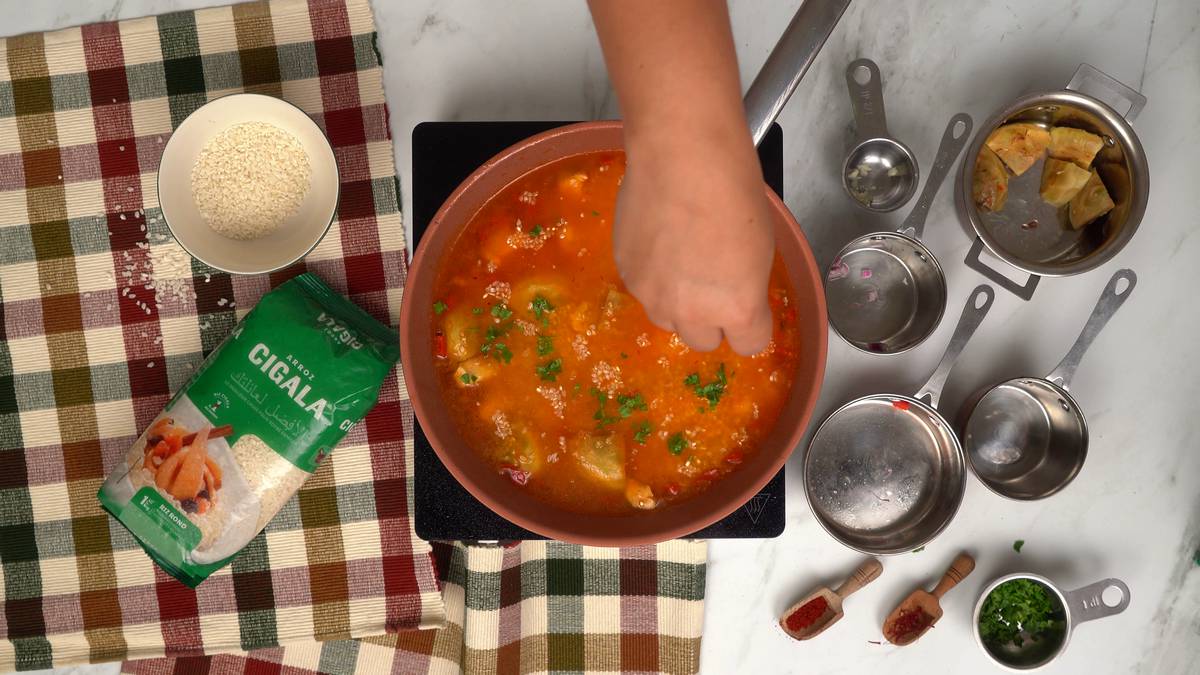 parsemez le plat de persil ciselé 