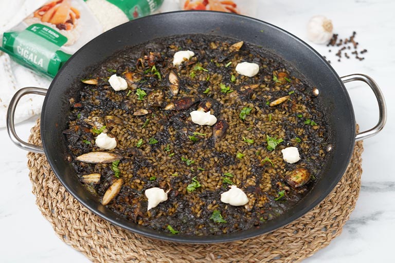 Foto de Riz noir à l’aïoli